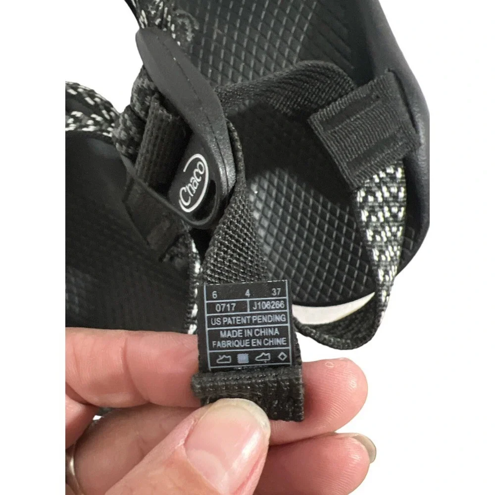 Chaco Women's Z/Cloud X2 Sandal Women's Size 6 Black White‎ EUC S1-34